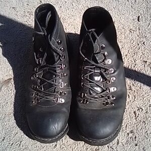 Lightly Used Black Work Boots (size 10.5)
